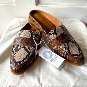 Universal Thread Amber Memory Foam slip-on